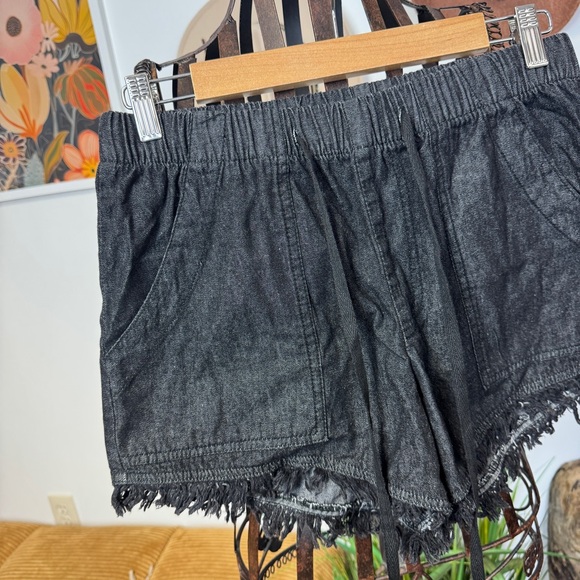 Black Drawstring Elastic Pull On Shorts | M - Picture 3 of 5